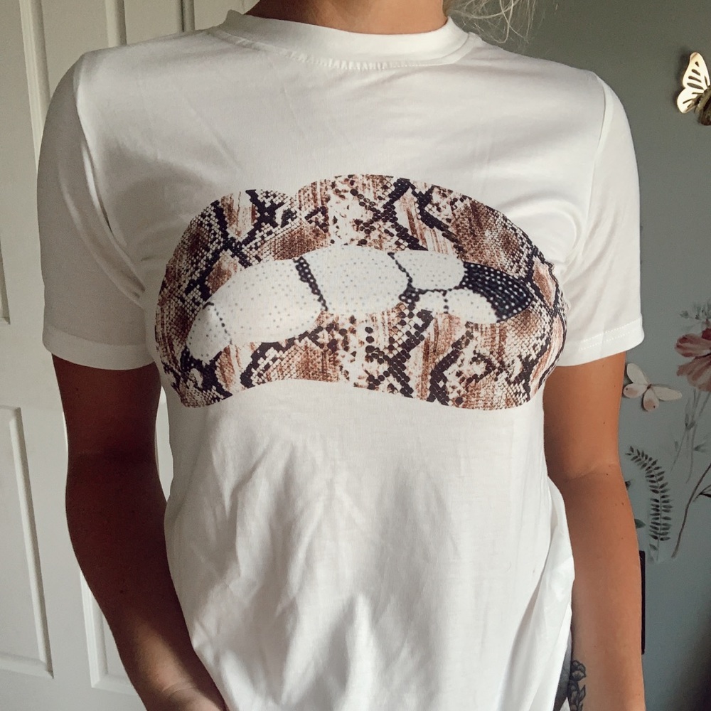 Snakeskin lip tshirt